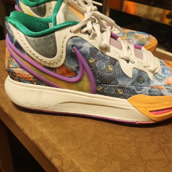 Nike Green and White Sneakers - Picture 4 of 7